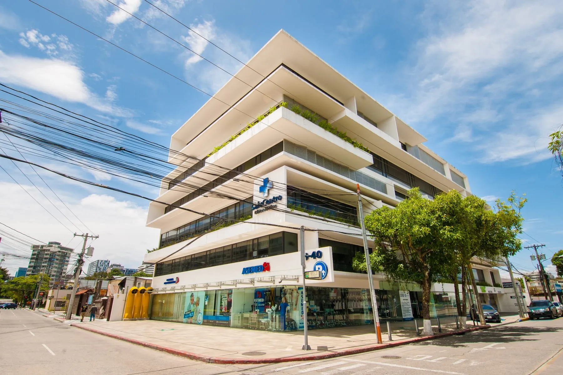Fachada del Edificio Salucentro, sede de Imagen Centro de Diagnóstico