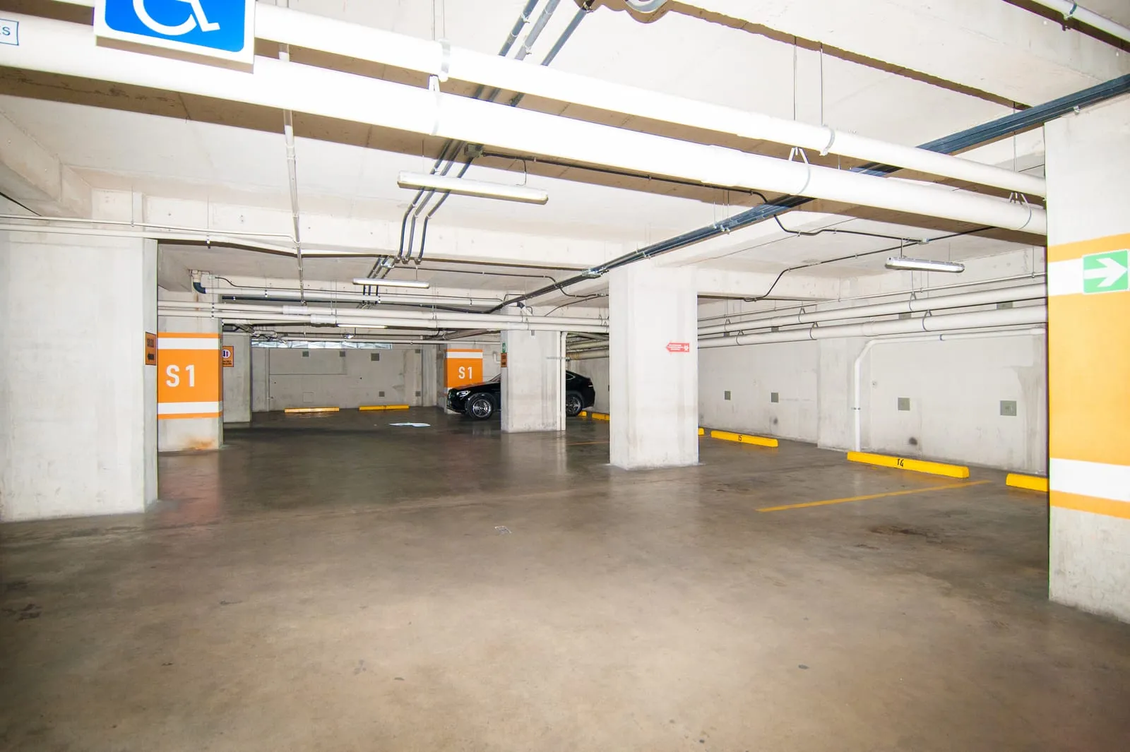 Parqueo disponible en el edificio